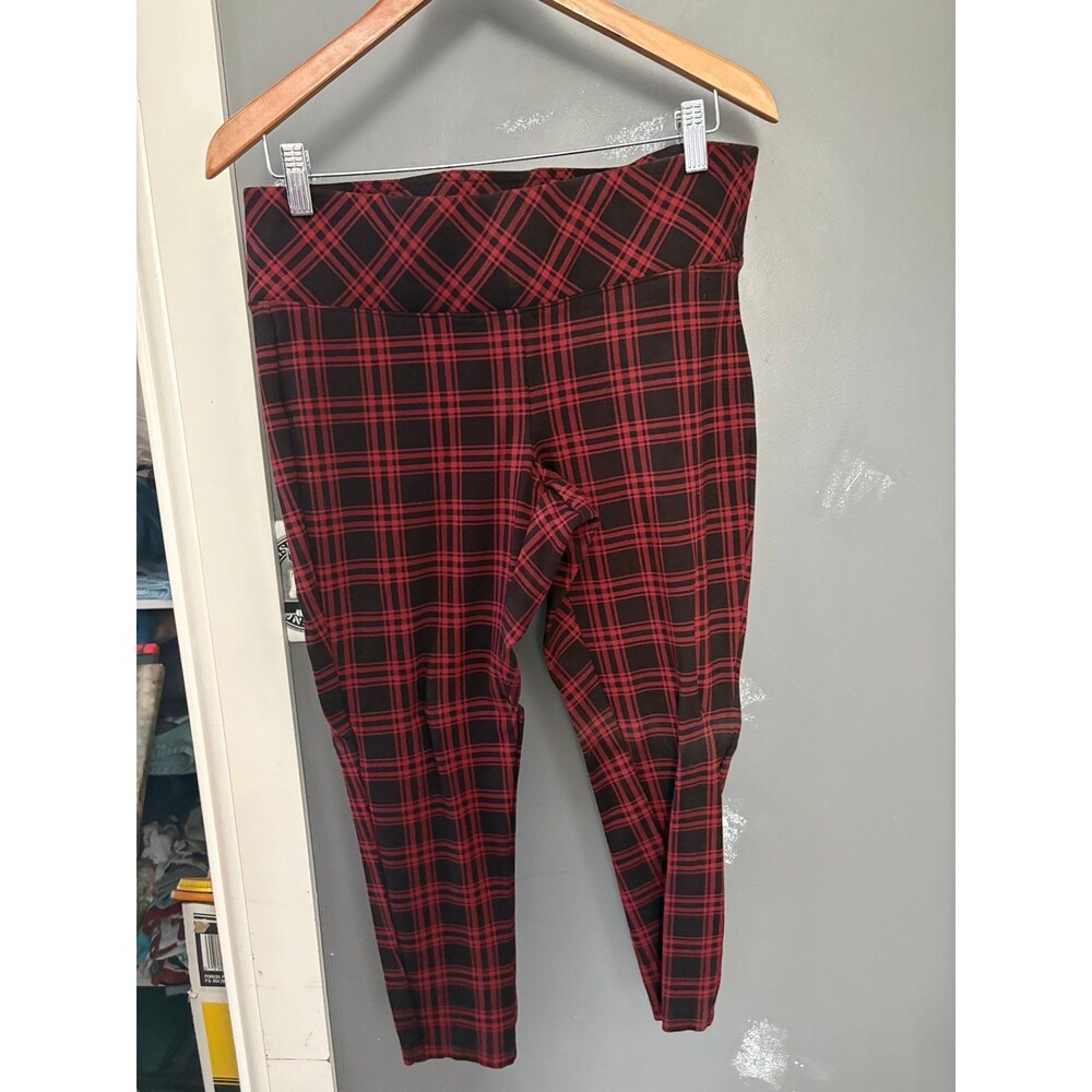 Torrid size 0 red and black plaid pixie pants